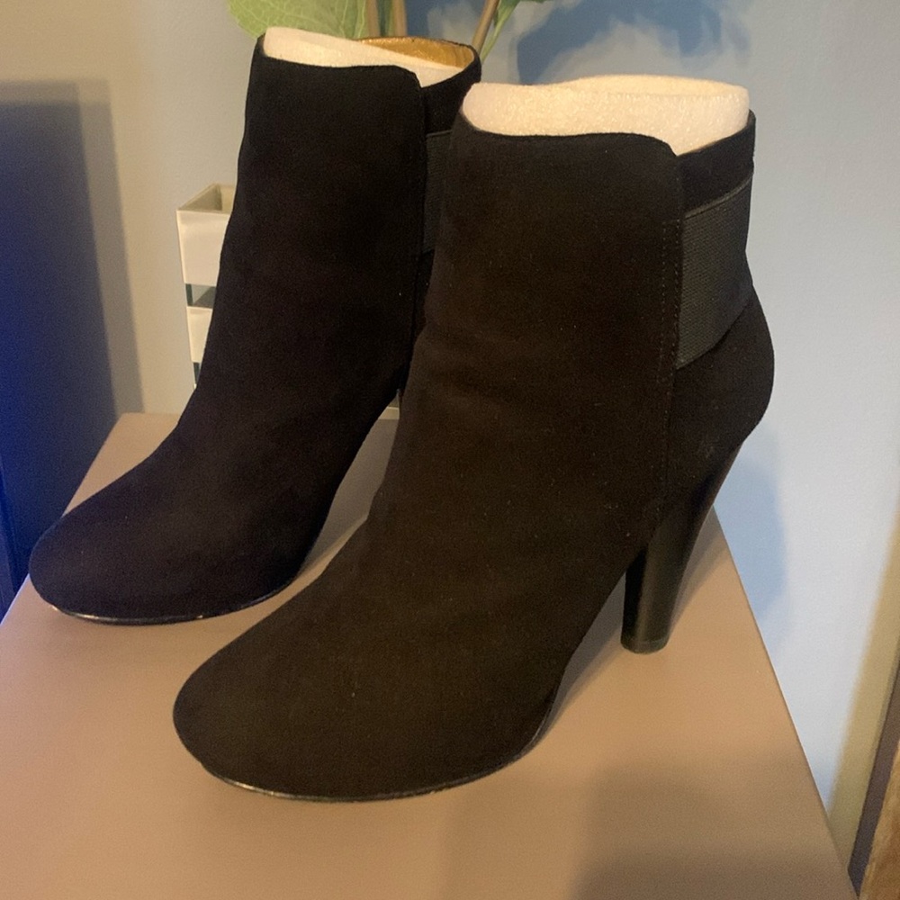 Cynthia Vincent bootie size 7 1/2